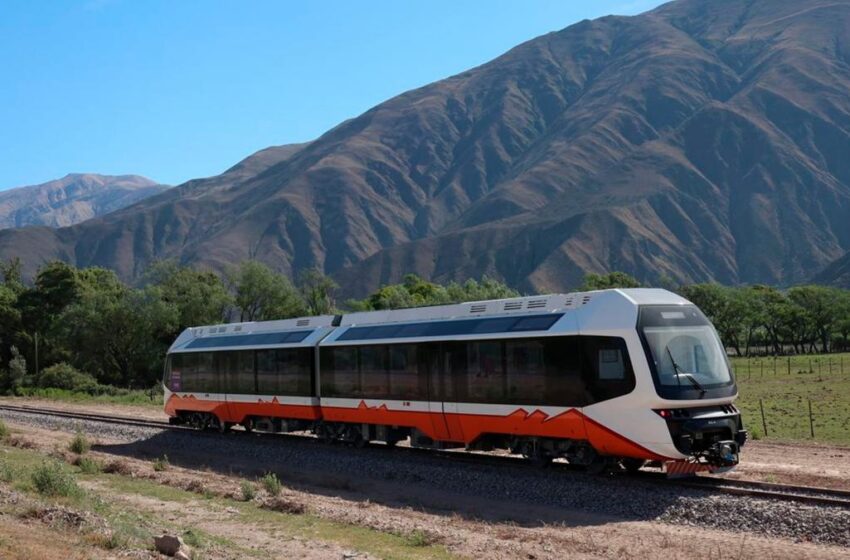  Jujuy inaugura su tren turístico solar que recorrerá la Quebrada de Humahuaca